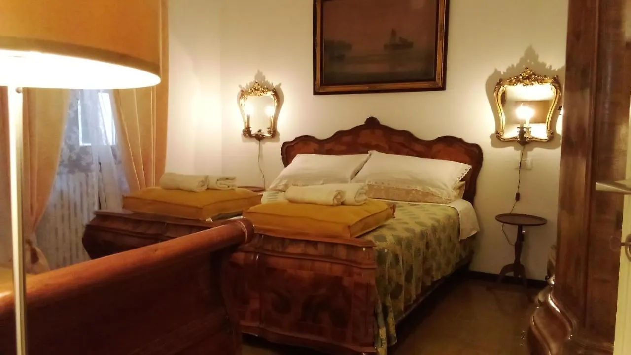Apartment Ferienwohnung Originari Del Garda Garda  Italien